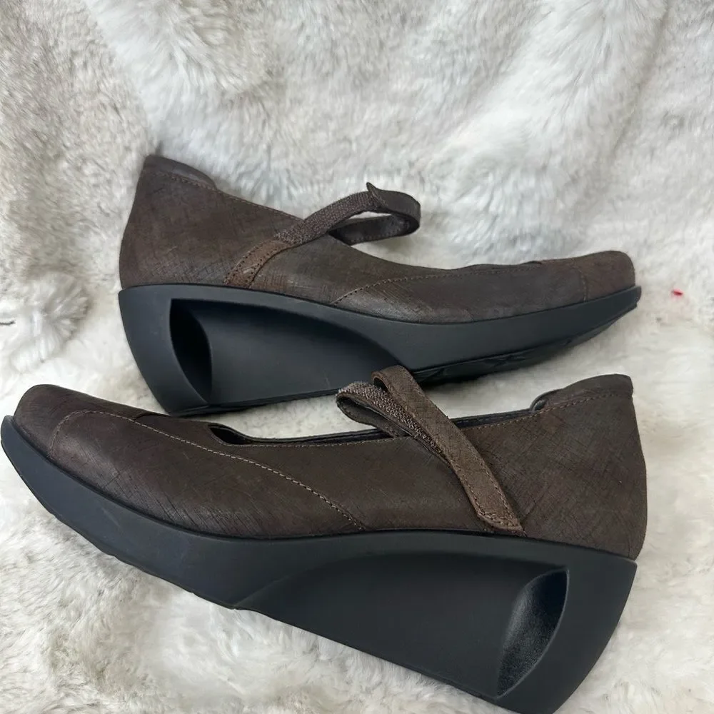 NEW Naot Women's Day Wedge Pump Mary Jane Comfort Shoe Mine Brown Leather 9.5